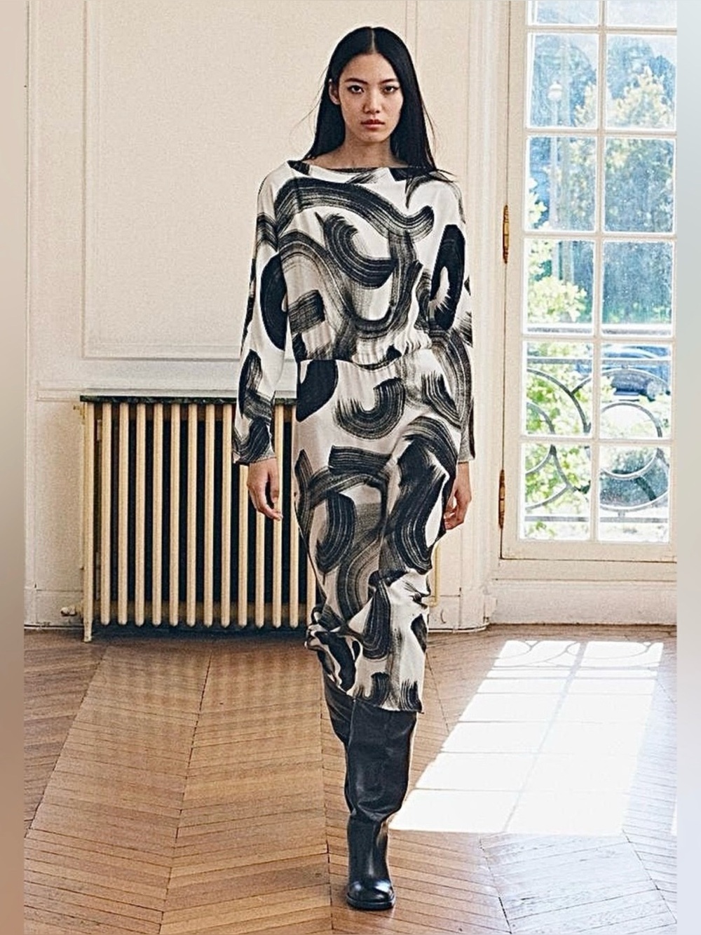 Women NWT  Long Sleeve Zara Black & White Abstract Brushstroke Midi Dress  M
